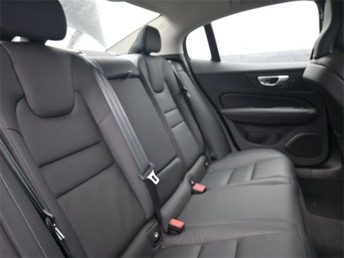 Used 2024 Volvo S60 B5 Plus image 31