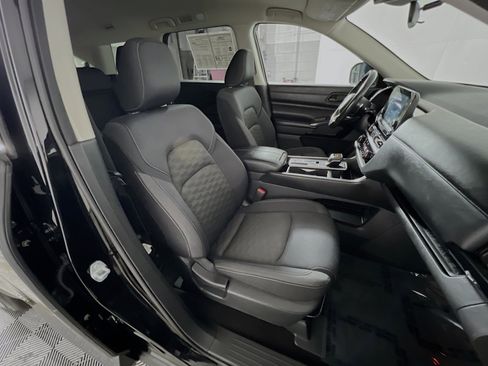 Used 2024 Nissan Pathfinder SV FWD image 31
