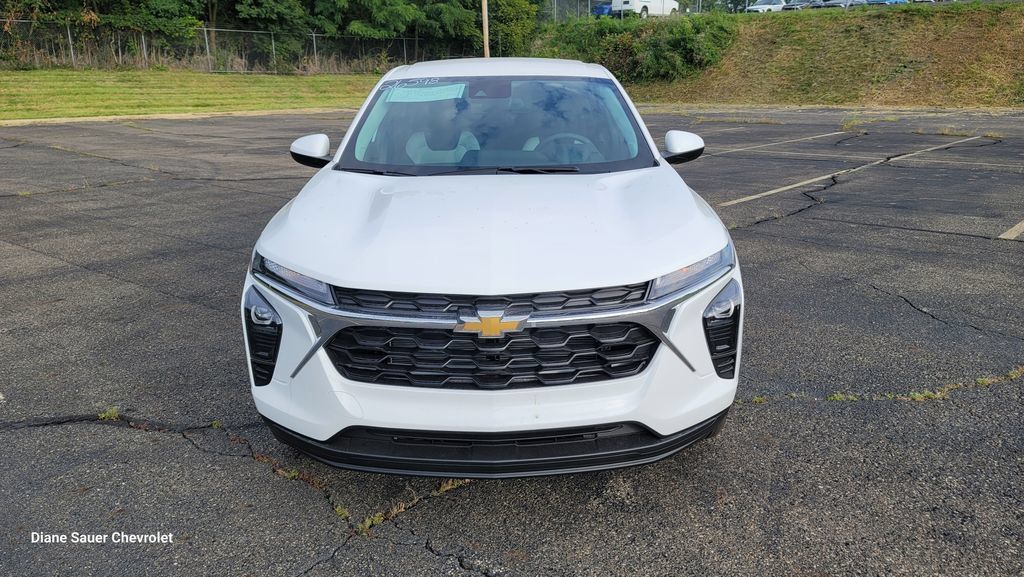 New 2026 Chevrolet Trax LS w/ LS Convenience Package FWD image 4