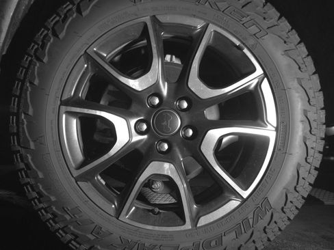 Used 2025 Jeep Compass Trailhawk AWD/4WD image 14