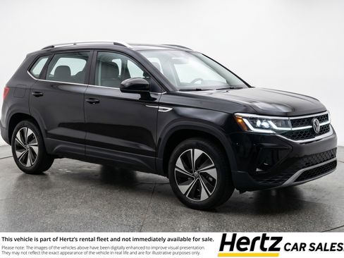Used 2025 Volkswagen Taos SE AWD/4WD image 1