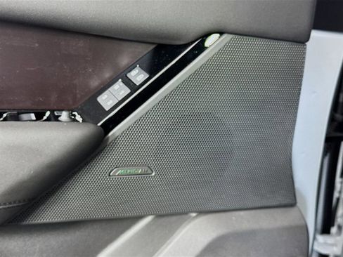 Used 2026 Land Rover Range Rover Velar Dynamic SE image 21