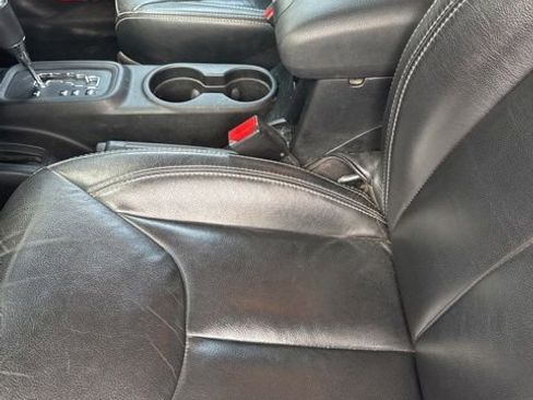 Used 2015 Jeep Wrangler Unlimited Rubicon w/ Connectivity Group AWD/4WD image 4