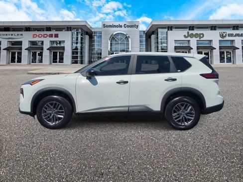 Used 2024 Nissan Rogue S FWD image 5