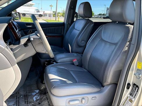 Used 2010 Toyota Sienna XLE w/ Towing Prep Pkg FWD image 15