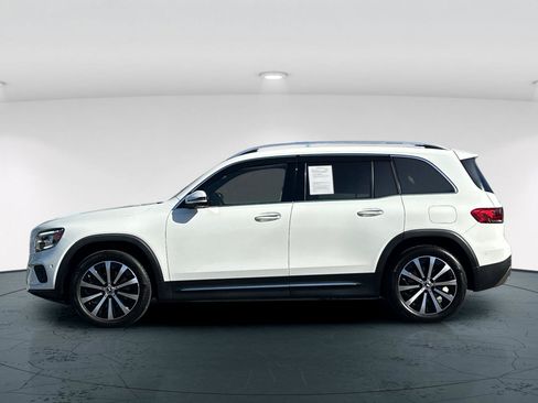 Used 2021 Mercedes-Benz GLB 250 4MATIC image 3