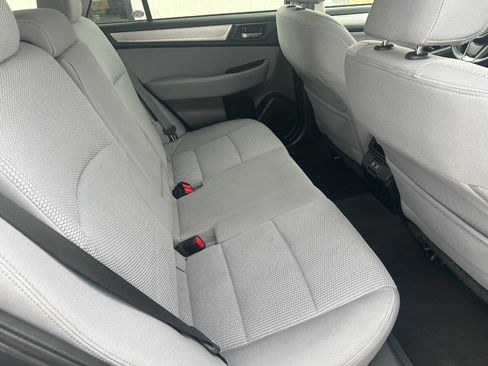 Used 2019 Subaru Outback 2.5i Premium image 18