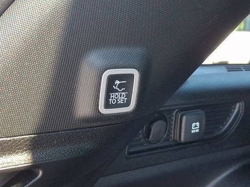 Used 2025 Jeep Grand Cherokee Altitude AWD/4WD image 30