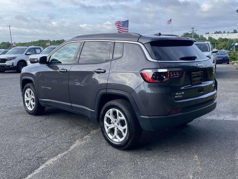 Used 2024 Jeep Compass Latitude AWD/4WD image 3