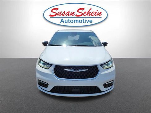Used 2025 Chrysler Pacifica Select FWD image 21