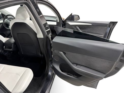 Certified 2023 Tesla Model Y Long Range AWD/4WD image 12