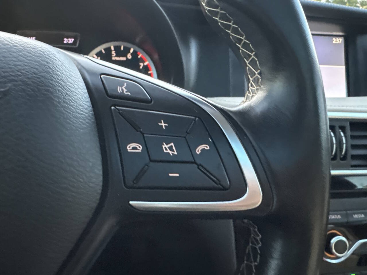 Used 2018 INFINITI QX30 FWD image 4