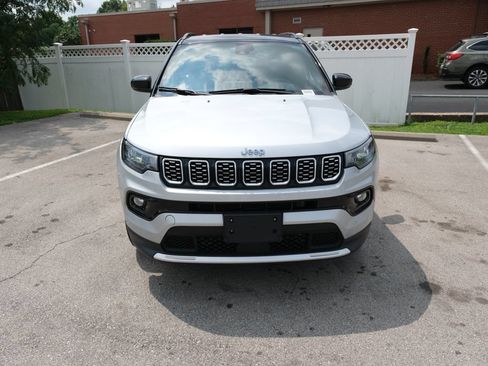 Used 2025 Jeep Compass Limited AWD/4WD image 12