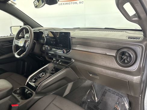 Used 2025 Chevrolet Colorado W/T w/ WT Custom Package image 28