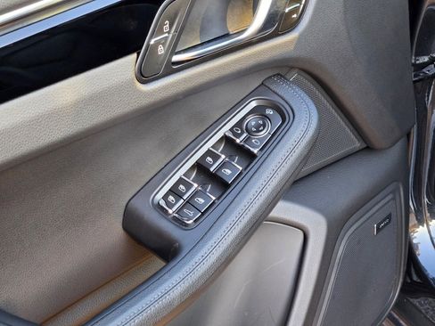 Used 2025 Porsche Macan image 18