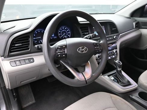 Used 2020 Hyundai Elantra SE FWD image 16
