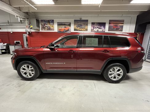 Used 2023 Jeep Grand Cherokee L Limited image 2