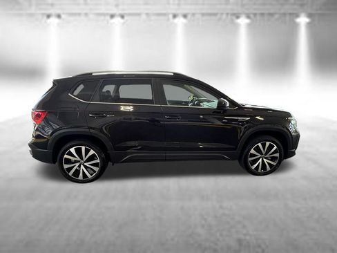 Used 2022 Volkswagen Taos SE FWD image 3