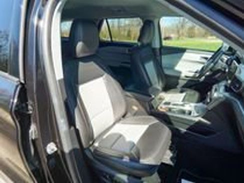 Used 2022 Ford Explorer XLT w/ Equipment Group 202A image 13