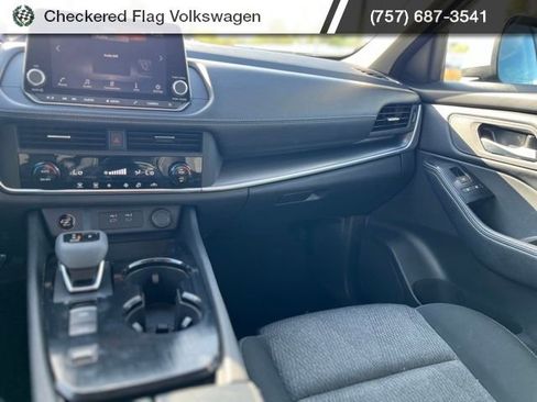 Used 2024 Nissan Rogue SV FWD image 29