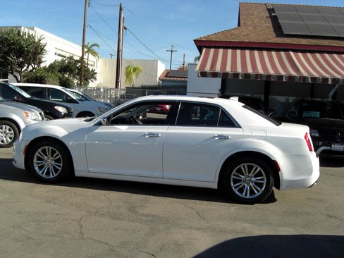 Used 2016 Chrysler 300 C image 11