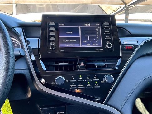 Used 2021 Toyota Camry LE image 31