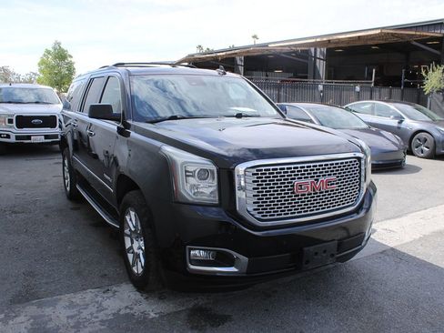 Used 2016 GMC Yukon XL Denali image 1