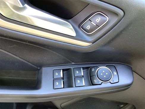 Used 2021 Ford Escape SE image 17