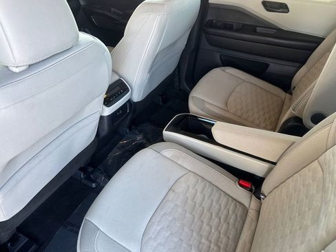 Used 2024 Nissan Pathfinder SV w/ SV Premium Package FWD image 11
