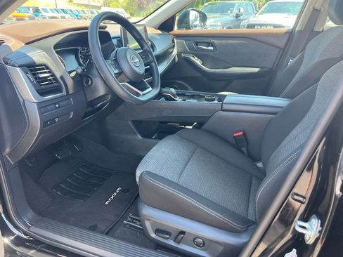 Used 2023 Nissan Rogue SV image 25