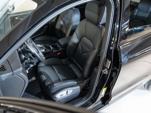 Certified 2026 Porsche Macan AWD/4WD image 5