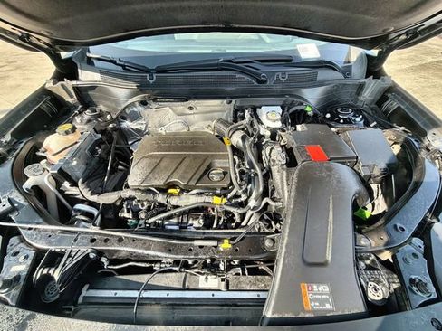 Used 2025 Chevrolet Trax LT FWD image 28