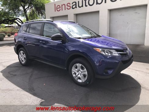 Used 2014 Toyota RAV4 LE image 2
