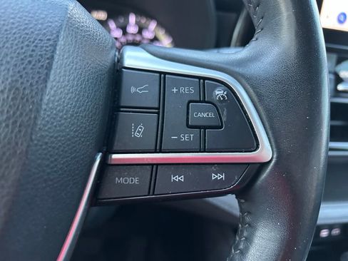 Used 2023 Toyota Highlander LE FWD image 21