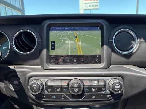 Used 2022 Jeep Wrangler Unlimited Sahara w/ Cold Weather Group AWD/4WD image 15