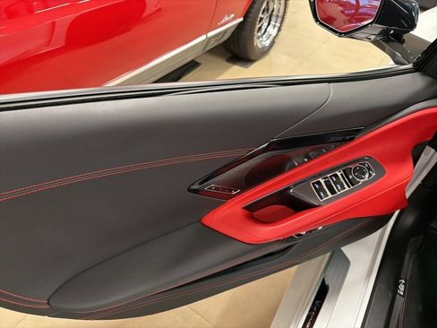 Used 2025 Chevrolet Corvette Stingray Premium Conv w/ Z51 Performance Package image 12