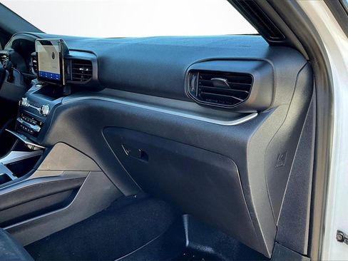 Used 2020 Ford Explorer XLT image 27