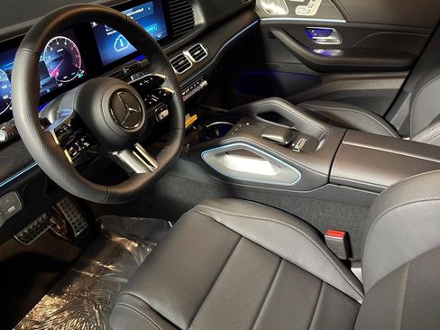 Certified 2025 Mercedes-Benz GLS 450 4MATIC image 4