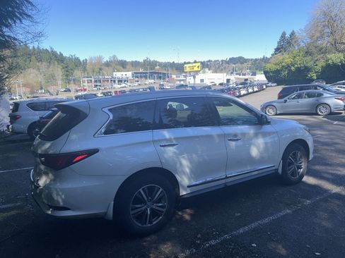 Used 2019 INFINITI QX60 Luxe w/ Essential Package AWD/4WD image 9