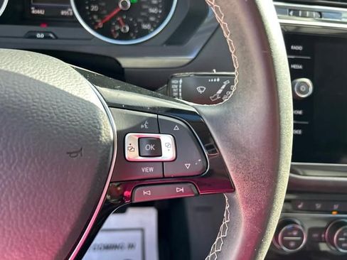 Used 2021 Volkswagen Tiguan SE w/ Panoramic Sunroof Package image 21