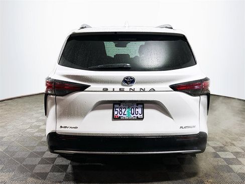 Certified 2025 Toyota Sienna Platinum image 7