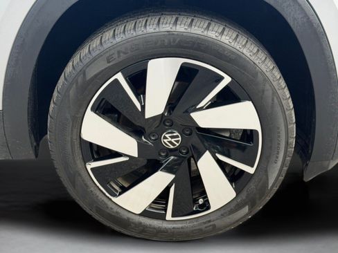Used 2024 Volkswagen Atlas Cross Sport SE FWD image 43