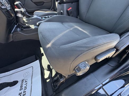 Used 2018 Jeep Wrangler Unlimited Sport S AWD/4WD image 31