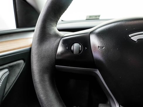 Used 2024 Tesla Model Y Long Range RWD image 34