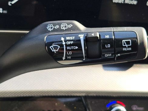 Certified 2025 Kia Sportage SX FWD image 18