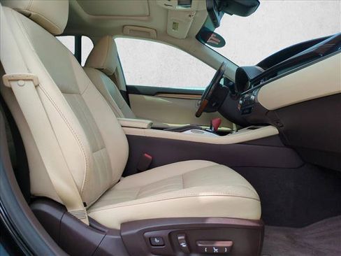 Used 2017 Lexus ES 300h w/ Luxury Package image 21