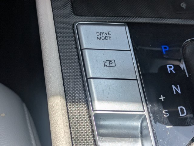Used 2025 Hyundai Elantra Limited FWD image 31