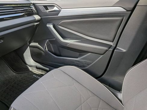 Used 2025 Volkswagen Jetta Sport image 19