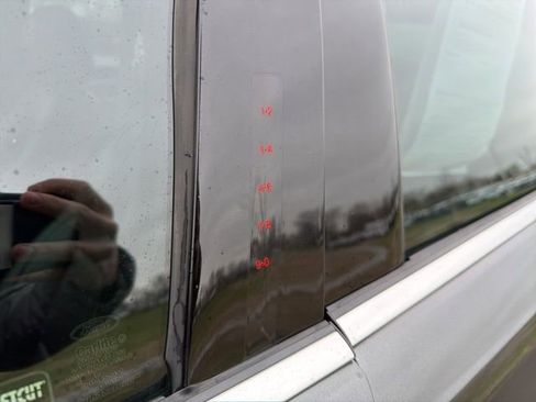 Used 2018 Ford Taurus SEL image 18