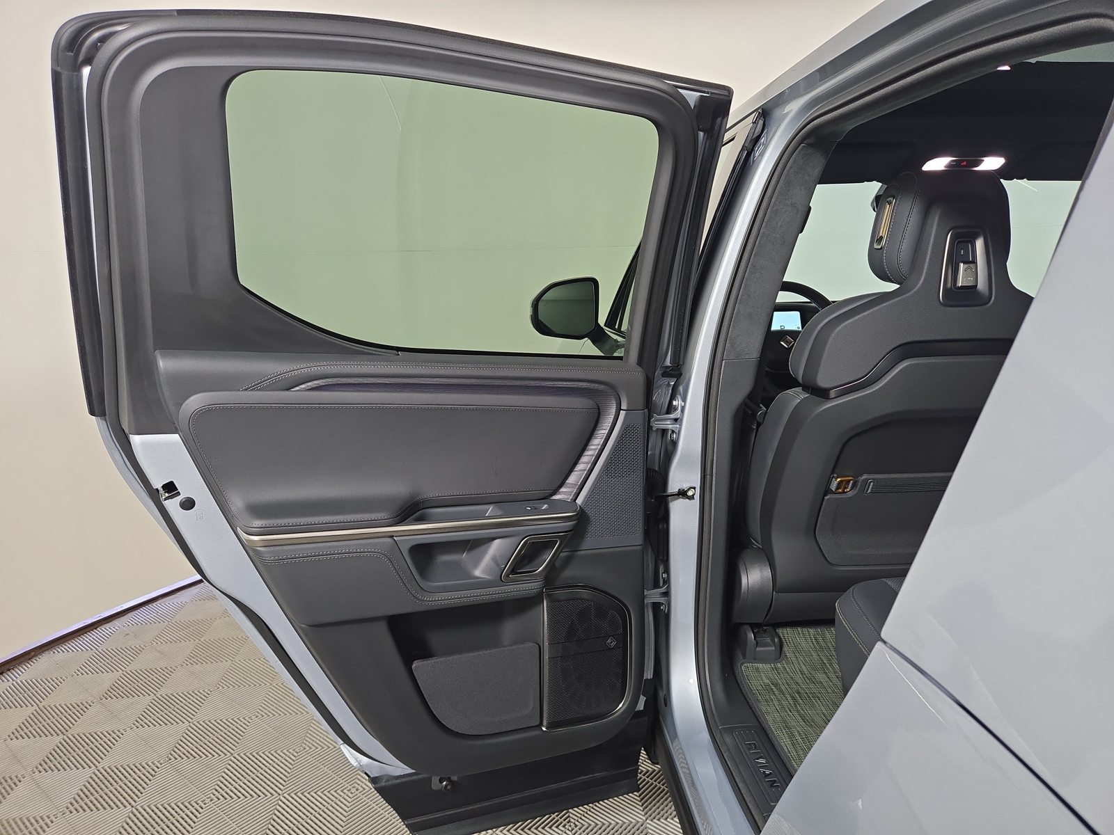 Used 2024 Rivian R1T Adventure Dual AWD/4WD image 17